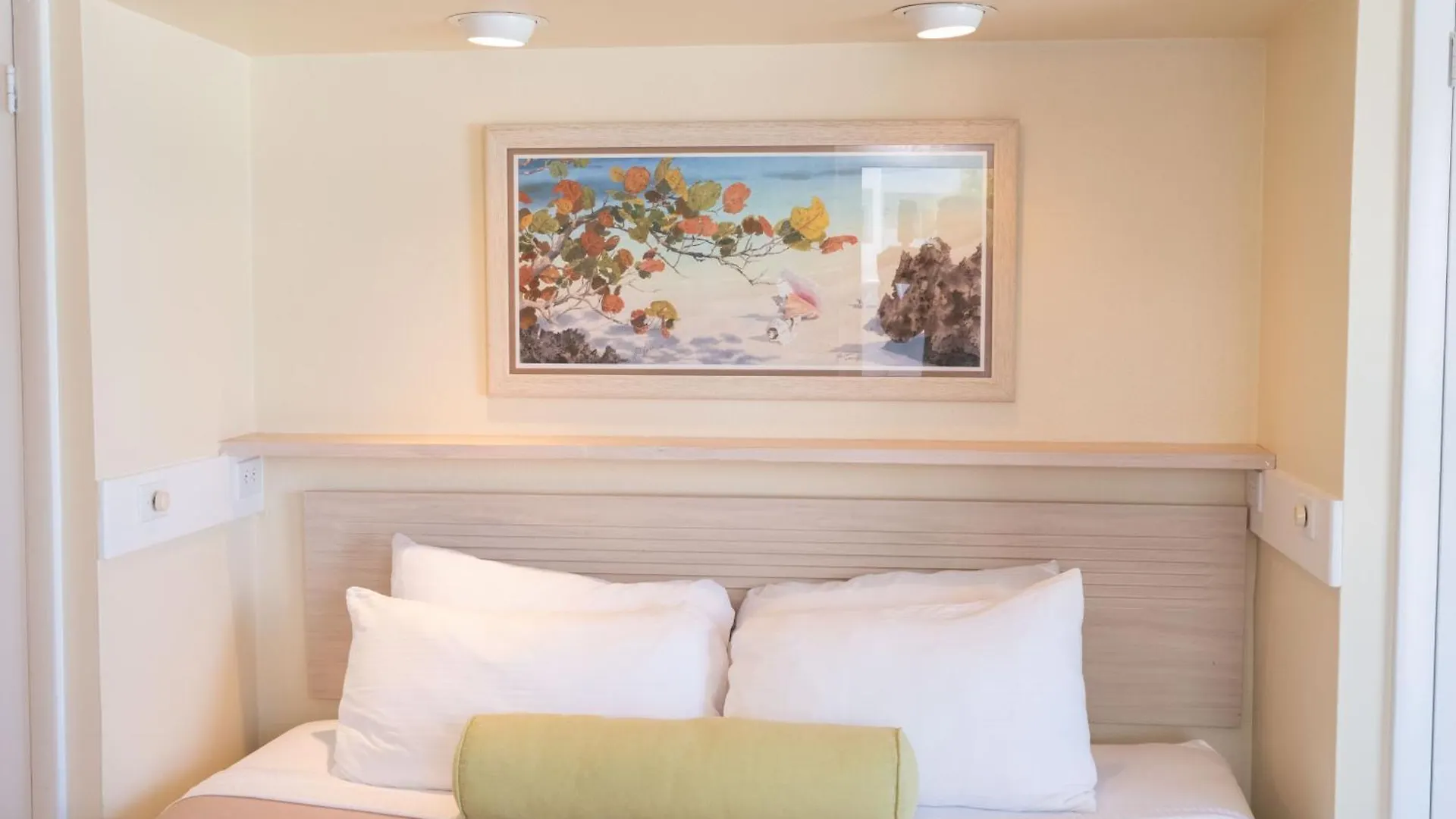 Deluxe Sea View Villas At Paradise Island Beach Club Resort Creek Village Bahamas