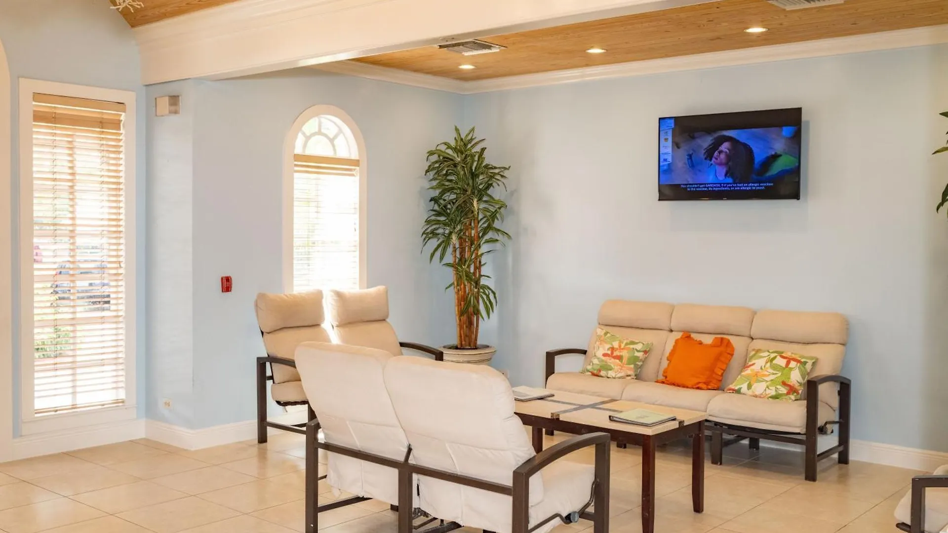 Deluxe Sea View Villas At Paradise Island Beach Club Resort Creek Village 0*,  Bahamas