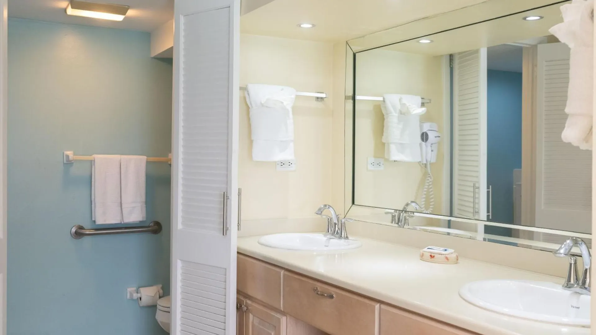Deluxe Sea View Villas At Paradise Island Beach Club Resort Creek Village Bahamas